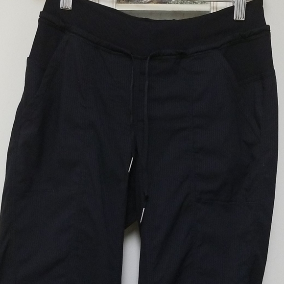 Lululemon Women's Capris Size 4 - Picture 2 of 11